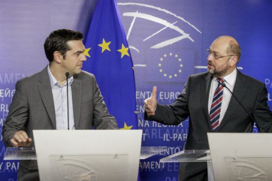 Αιχμές Σουλτς, αντίδραση κυβέρνησης για το θέμα της Ουκρανίας