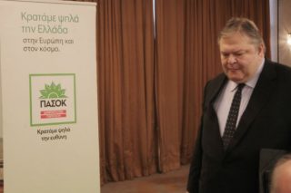Καλεί σε συνέδριο, ούτε κουβέντα για την ηγεσία