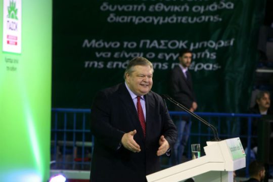 Σε αναζήτηση της «τρίτης εντολής» το ΠΑΣΟΚ
