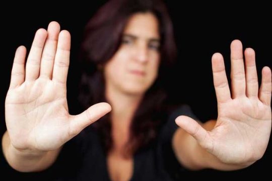 Πολύ ακριβό το κόστος της βίας για τα δημόσια ταμεία