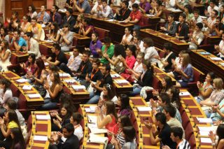 Εκτός κάλπης μια γενιά που έχει πάρει «διαζύγιο» από τη συγκυβέρνηση