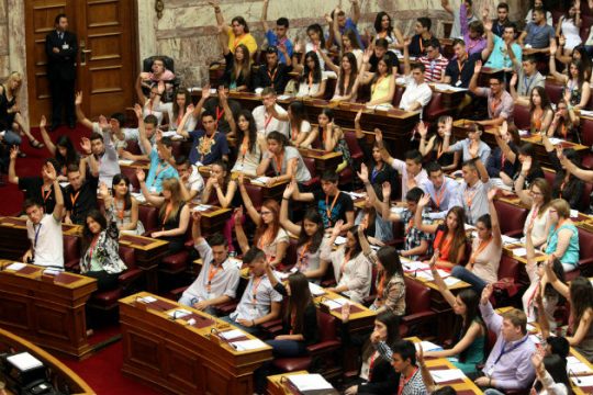 «Παραγκωνίζονται τα εκλογικά δικαιώματα 100.000 μαθητών – πολιτών»