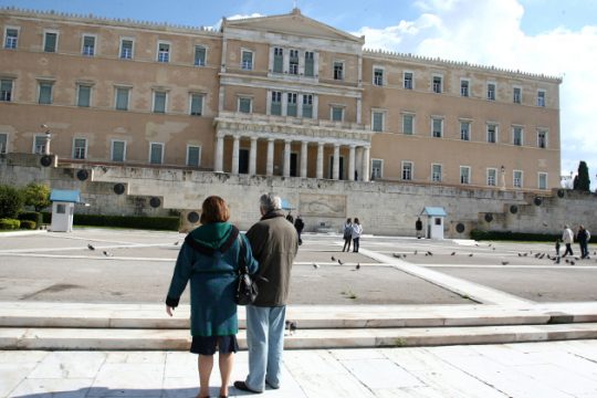 Έφυγαν τα κάγκελα από τον Άγνωστο Στρατιώτη