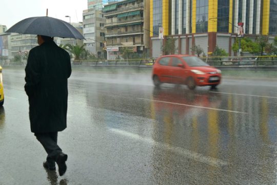 Επιδείνωση του καιρού με βροχές, καταιγίδες και χιόνια