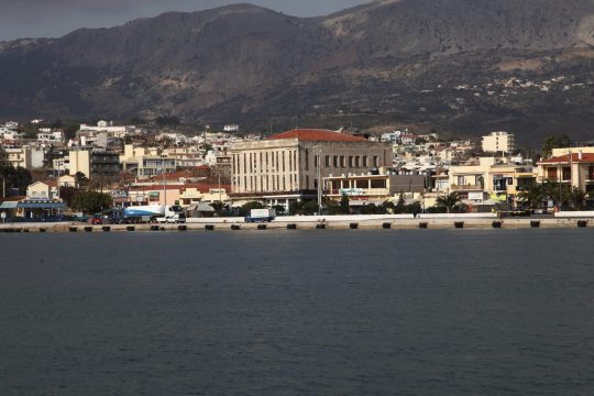 Μόνη της στην πτώση της κίνησης