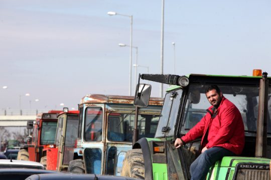 Σε «αγωνιστική ετοιμότητα» οι αγρότες δίνουν ραντεβού
