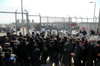 Ένταση σε διαδήλωση στην Αμυγδαλέζα