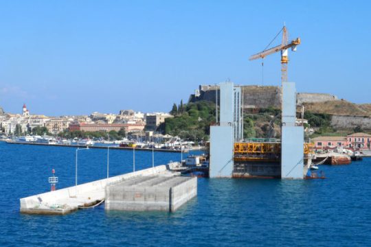 Συνελήφθη να λαδώνει