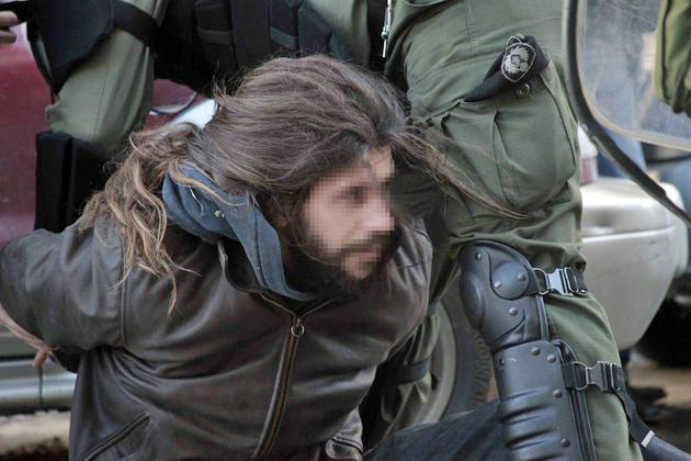 Εχεις μπλούζα με κουκούλα; Εφτά χρόνια φυλακή!
