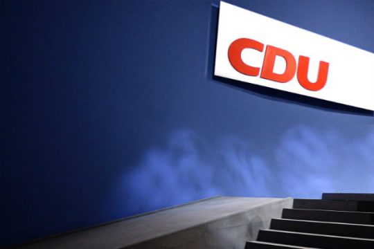 Στέλεχος CDU: «Αντιπαραγωγική η παραμονή της Ελλάδας στην Ευρωζώνη»