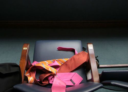 Τέρμα οι αυταπάτες, με ή χωρίς γραβάτες