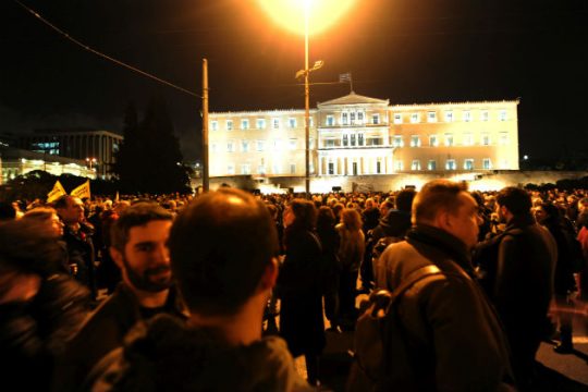 Στηρίζουν την κυβέρνηση κατά της λιτότητας