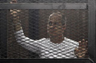 Αποφυλακίστηκε δημοσιογράφος του Al Jazeera