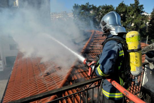 Στις φλόγες Δημοτικό Σχολείο στο κέντρο των Ιωαννίνων