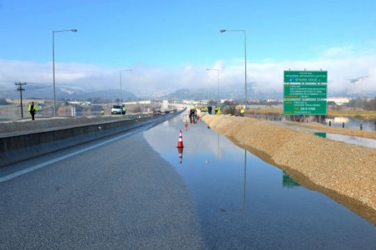 Συνεχίζονται τα προβλήματα λόγω κακοκαιρίας