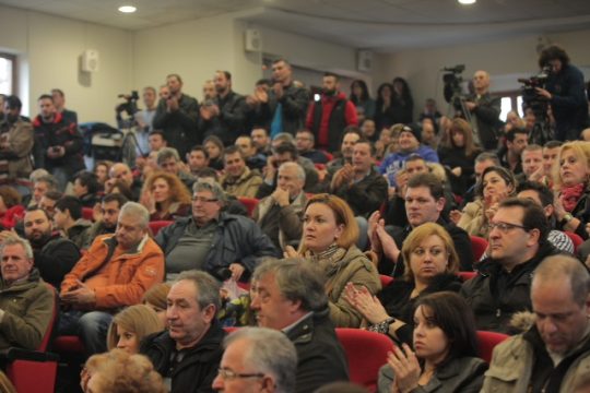 Ανησυχούν να μη χάσουν τη δουλειά τους