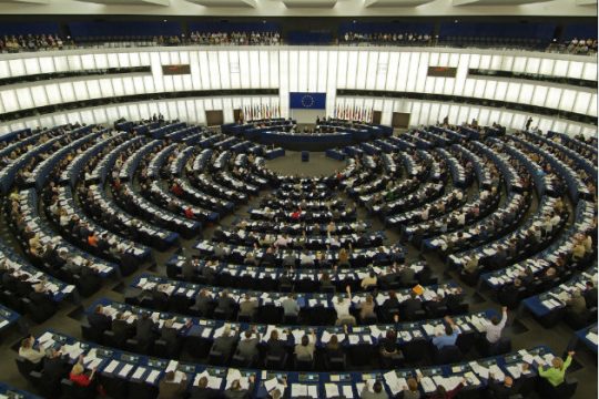 «Να εξεταστούν με ανοιχτό μυαλό οι προτάσεις της ελληνικής πλευράς»