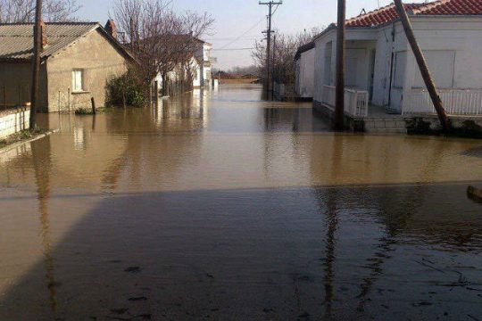 Σε συναγερμό ο Έβρος, εκκενώθηκαν χωριά