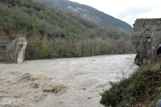 Εφικτή η αποκατάσταση του ιστορικού Γεφυριού της Πλάκας