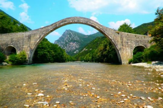 Το ιστορικό γεφύρι της Πλάκας