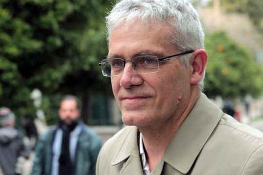 «Θα επανεξετάσουμε όλες τις αδειοδοτήσεις»