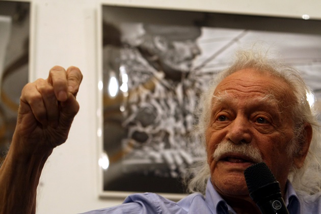 Μια άλλη ανάγνωση της δήλωσης Γλέζου