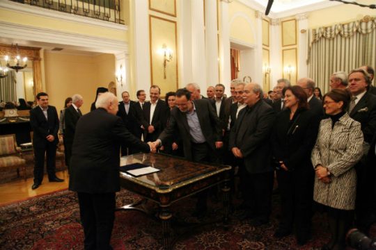 Καθηλωμένοι στην TV