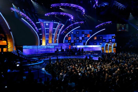Grammy: Φούτερ, κουκούλες και διαμαρτυρία για τη βία κατά των μαύρων