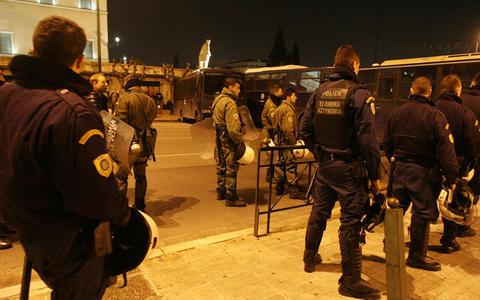 Μπάτσοι – κομμούνια – τροχονόμοι!