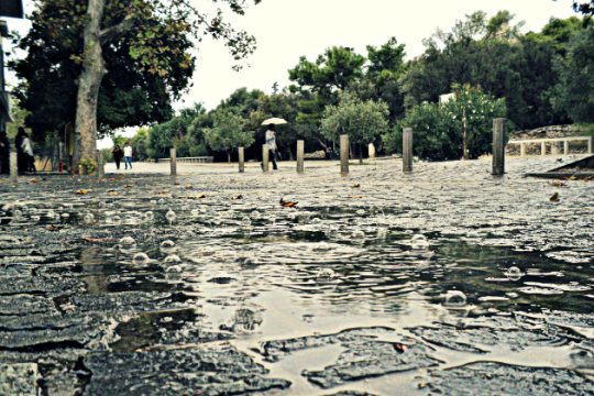 Παραμένει βροχερός ο καιρός