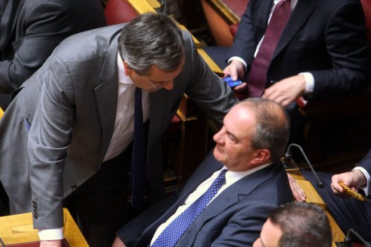Οι χειραψίες, το πράσινο κομπολόι και ο ξεχασιάρης υπουργός…