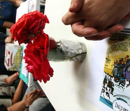 Παραμένουν στις σκηνές ώσπου να επαναπροσληφθούν οι 595 καθαρίστριες