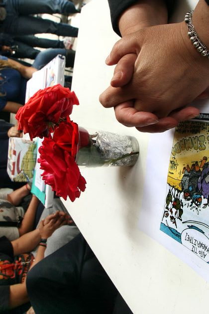 Παραμένουν στις σκηνές ώσπου να επαναπροσληφθούν οι 595 καθαρίστριες