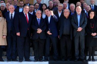 Ψηλαφίζοντας τη νέα κυβέρνηση
