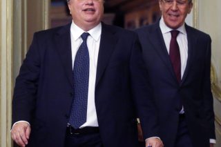 Η Μόσχα μάς… κλείνει το μάτι