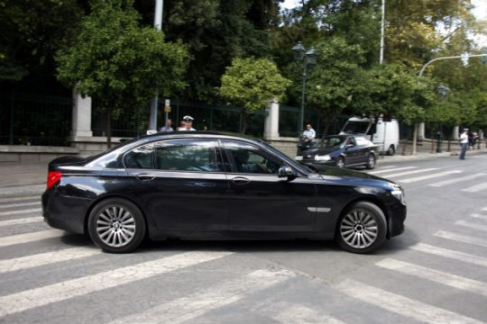 Προς πώληση 350 από τα 700 κρατικά αυτοκίνητα