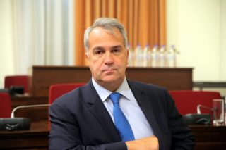 Φεύγοντας, αποψίλωσε το ΕΣΥ ο Βορίδης
