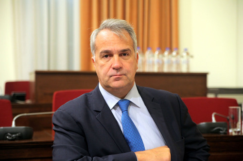 Φεύγοντας, αποψίλωσε το ΕΣΥ ο Βορίδης