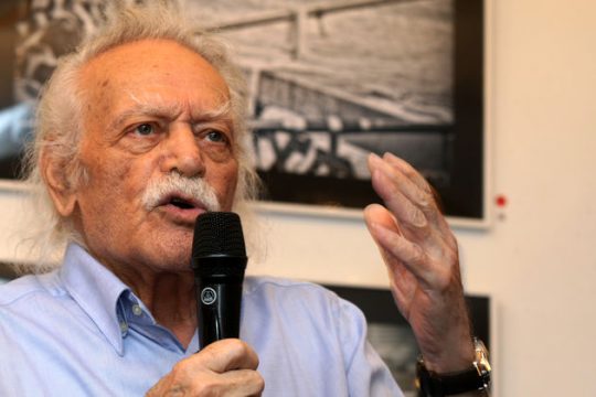 «Δεν πτοούμαστε. Θα επαναλάβουμε το αίτημα» η απάντηση Γλέζου σε Σουλτς
