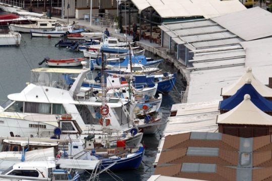 «Εμπόλεμη ζώνη» το Μικρολίμανο
