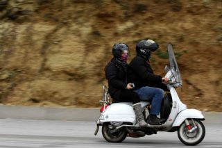 «Ελλάδα γιατί δεν φοράς κράνος;»