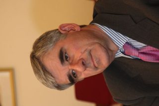 «Μια δράκα οικογενειών λυμαίνονται το κράτος»