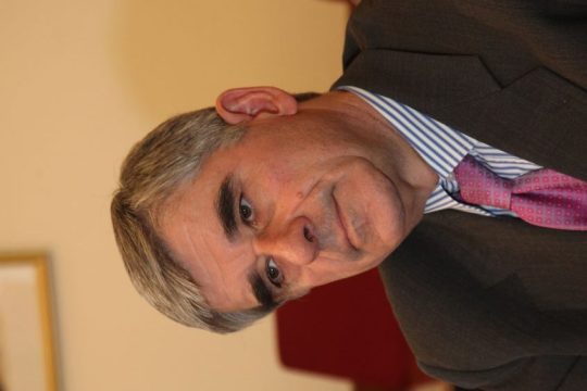 «Μια δράκα οικογενειών λυμαίνονται το κράτος»