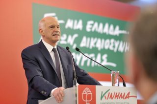 Βάζει πλάτη στην κυβέρνηση ο Παπανδρέου