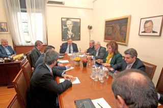 Βλέπουν στροφή του ΣΥΡΙΖΑ στον ρεαλισμό