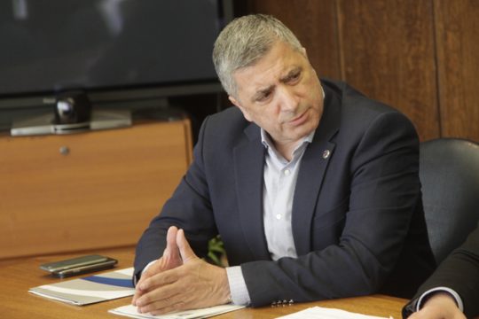 Εκβιαστικές πιέσεις καταγγέλλει η ΚΕΔΕ
