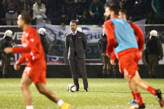 Αλλάζει τον άξονα!