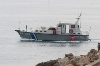 Προσάραξε σε νησίδα περιπολικό του Λιμενικού!
