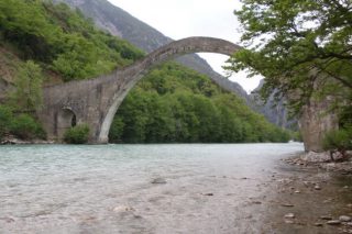 Ποιο γεφύρι θα τους δικάσει;