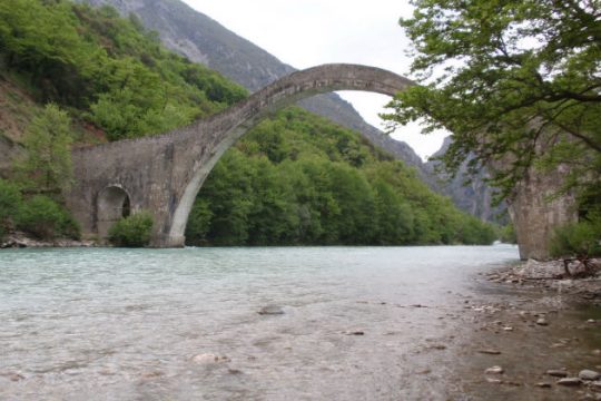 Ποιο γεφύρι θα τους δικάσει;